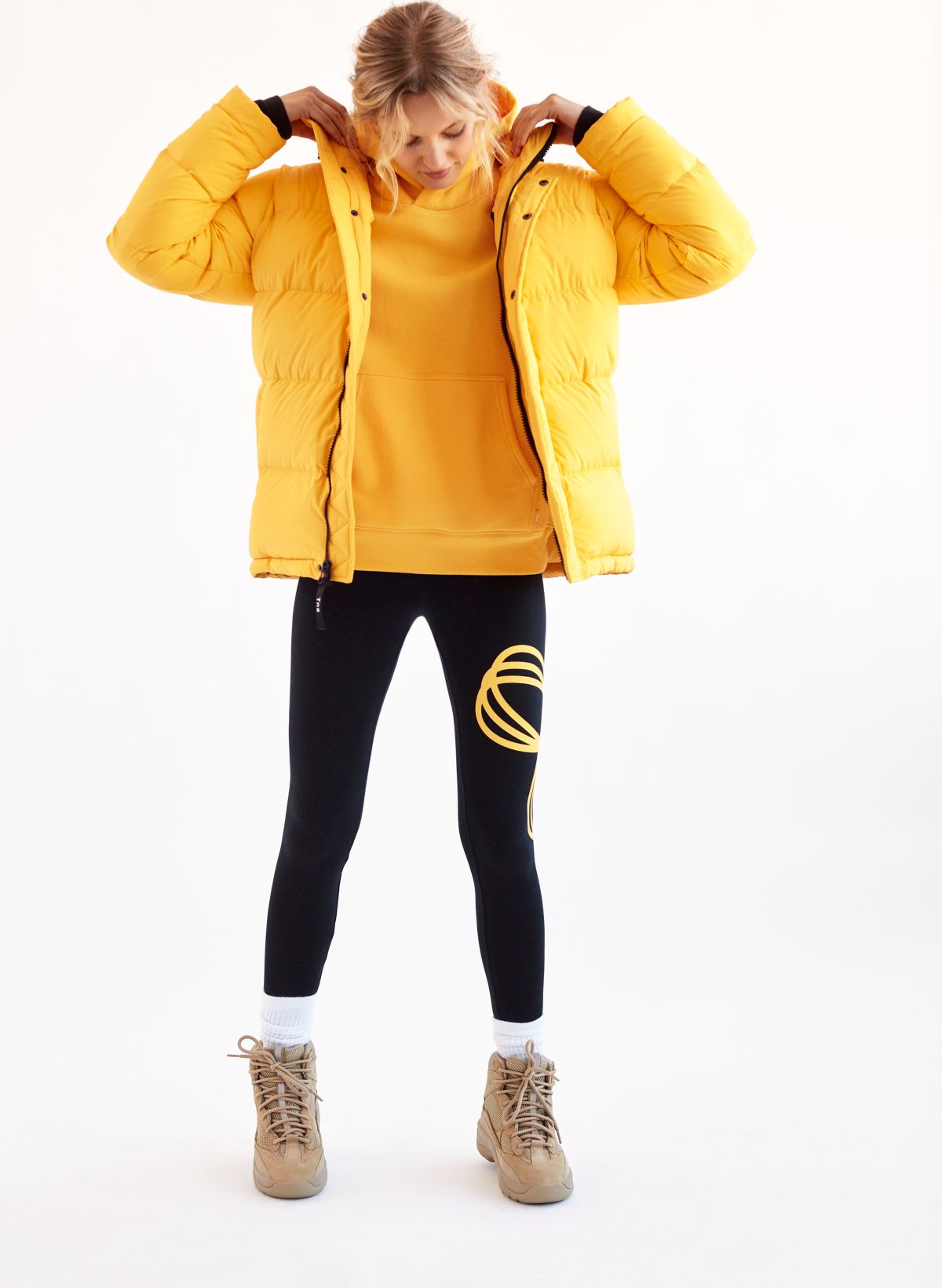 7 The North Face Jacket Outfit Ideas to Borrow From the Supers