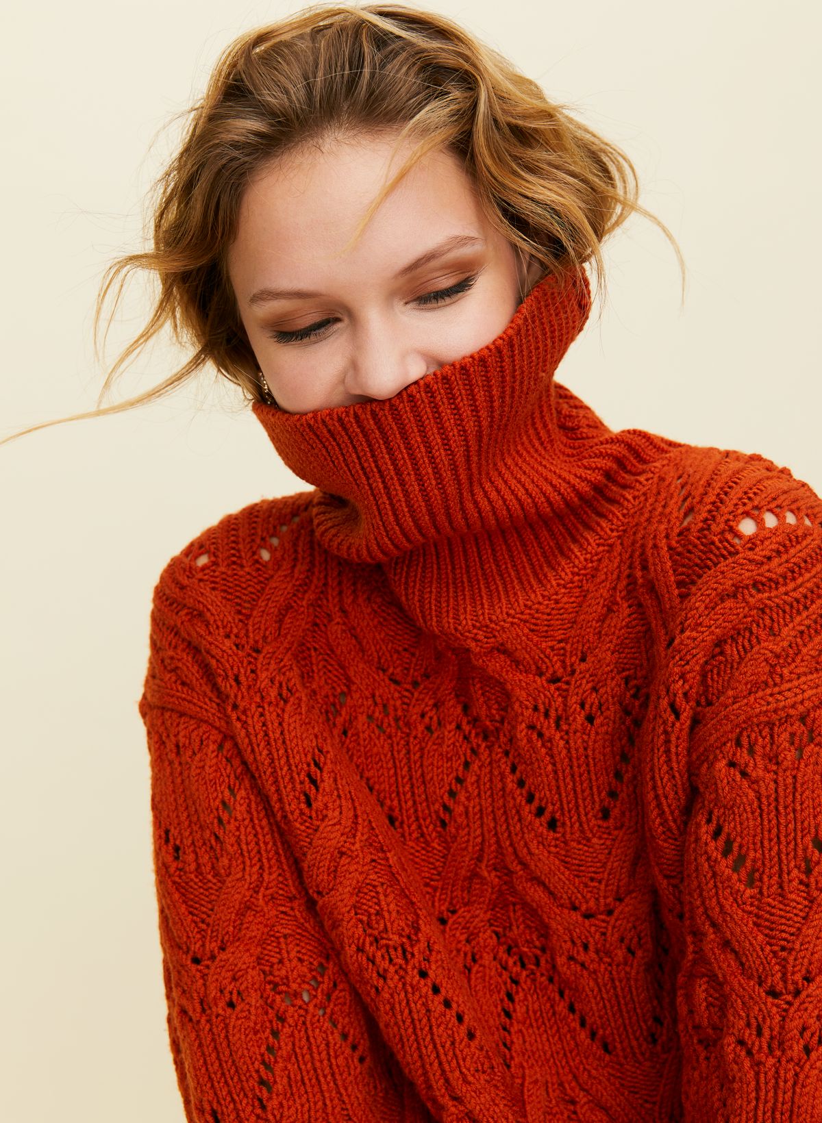 Aritzia hotsell red sweater