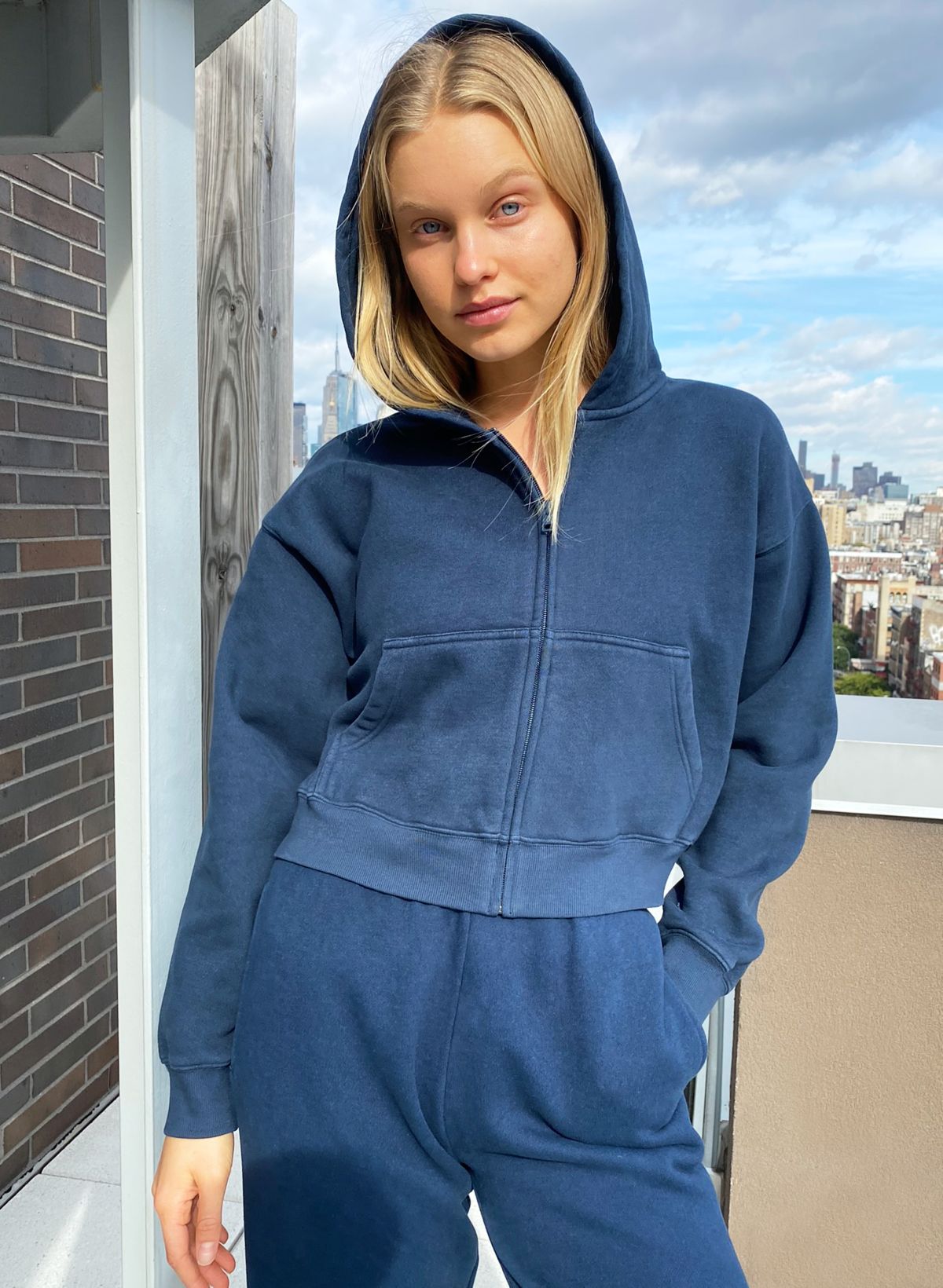 Tna COZY FLEECE BOYFRIEND BOXY ZIP-UP HOODIE | Aritzia CA