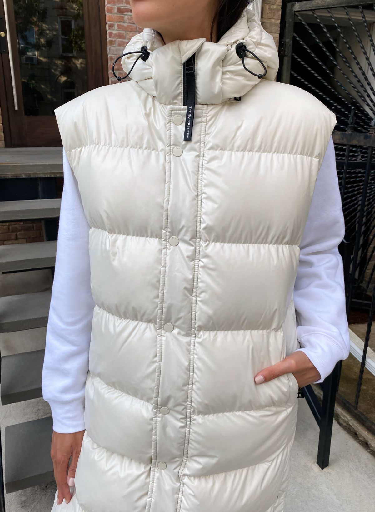 Puffer vest with online hood