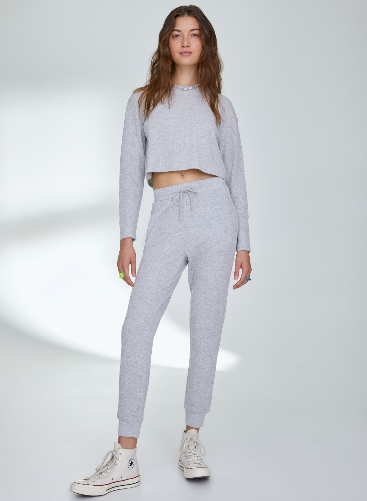 https://aritzia.scene7.com/is/image/Aritzia/f21_02_a06_68776_7640_on_a?wid=1200