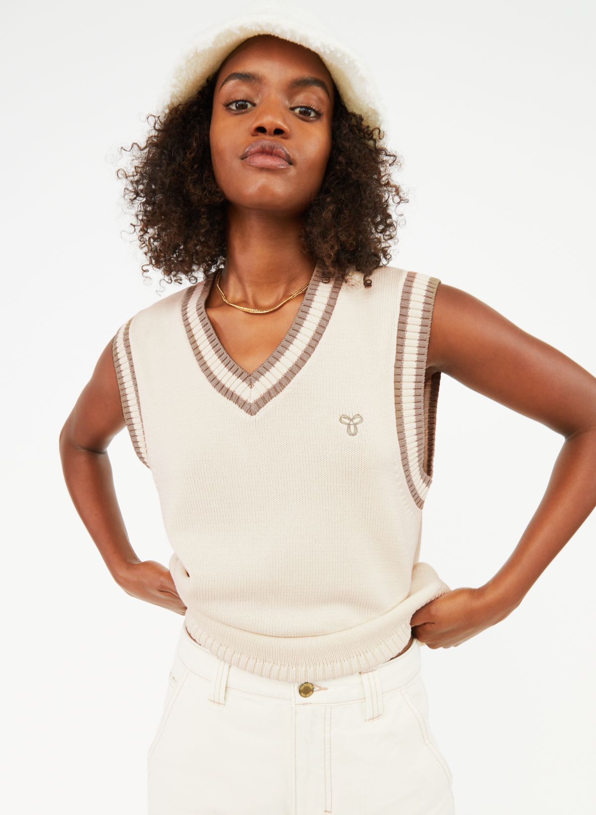 Aritzia 2025 sleeveless sweater