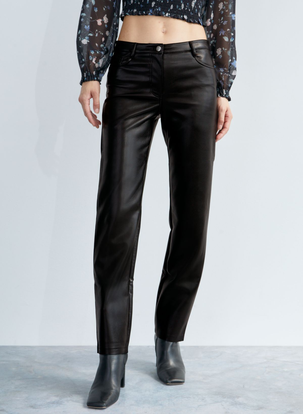 Low rise leather pants with zipper front 