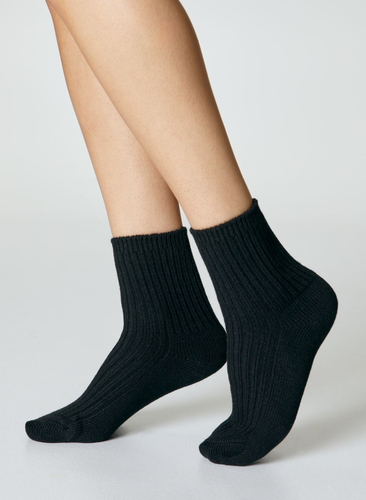 Ankle Ribbed Socks in Black