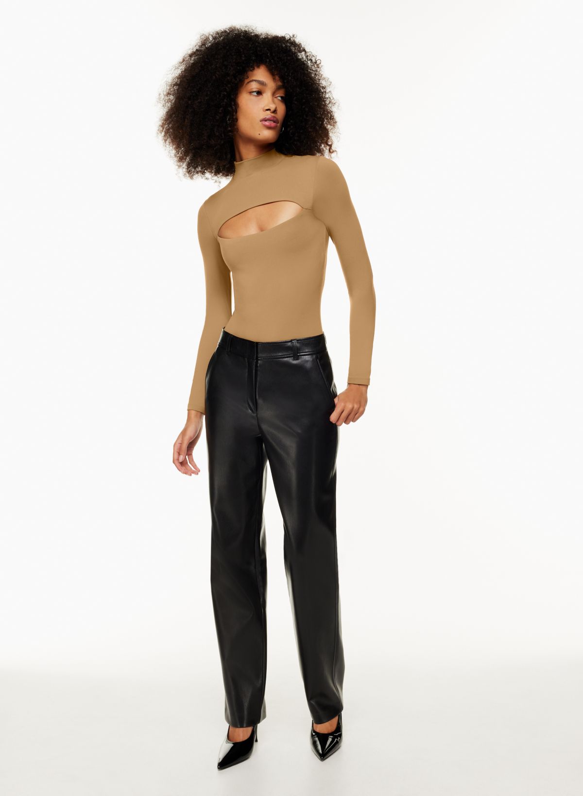 Command Pant and Contour Bodysuit are amazing! Which color pants do you  like best on me? Or another color like Patina Brown or Scarab? : r/Aritzia
