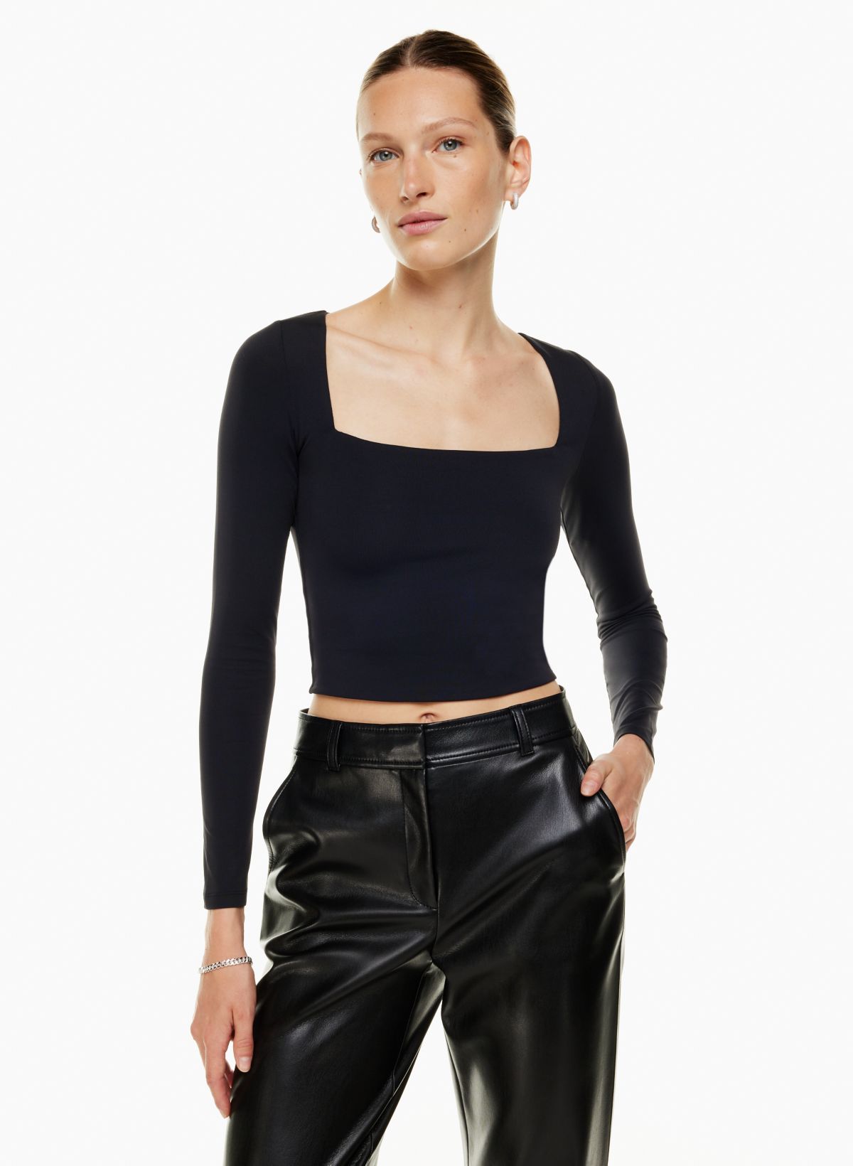 Aritzia, Tops