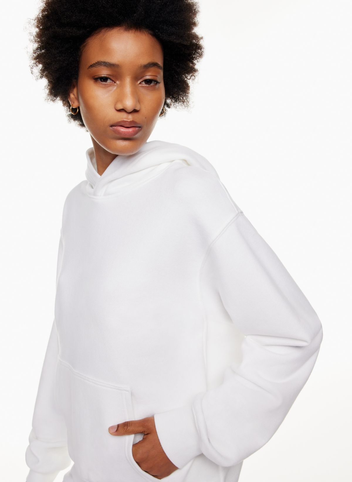 https://aritzia.scene7.com/is/image/Aritzia/f22_03_a03_97460_1275_on_a?wid=1200