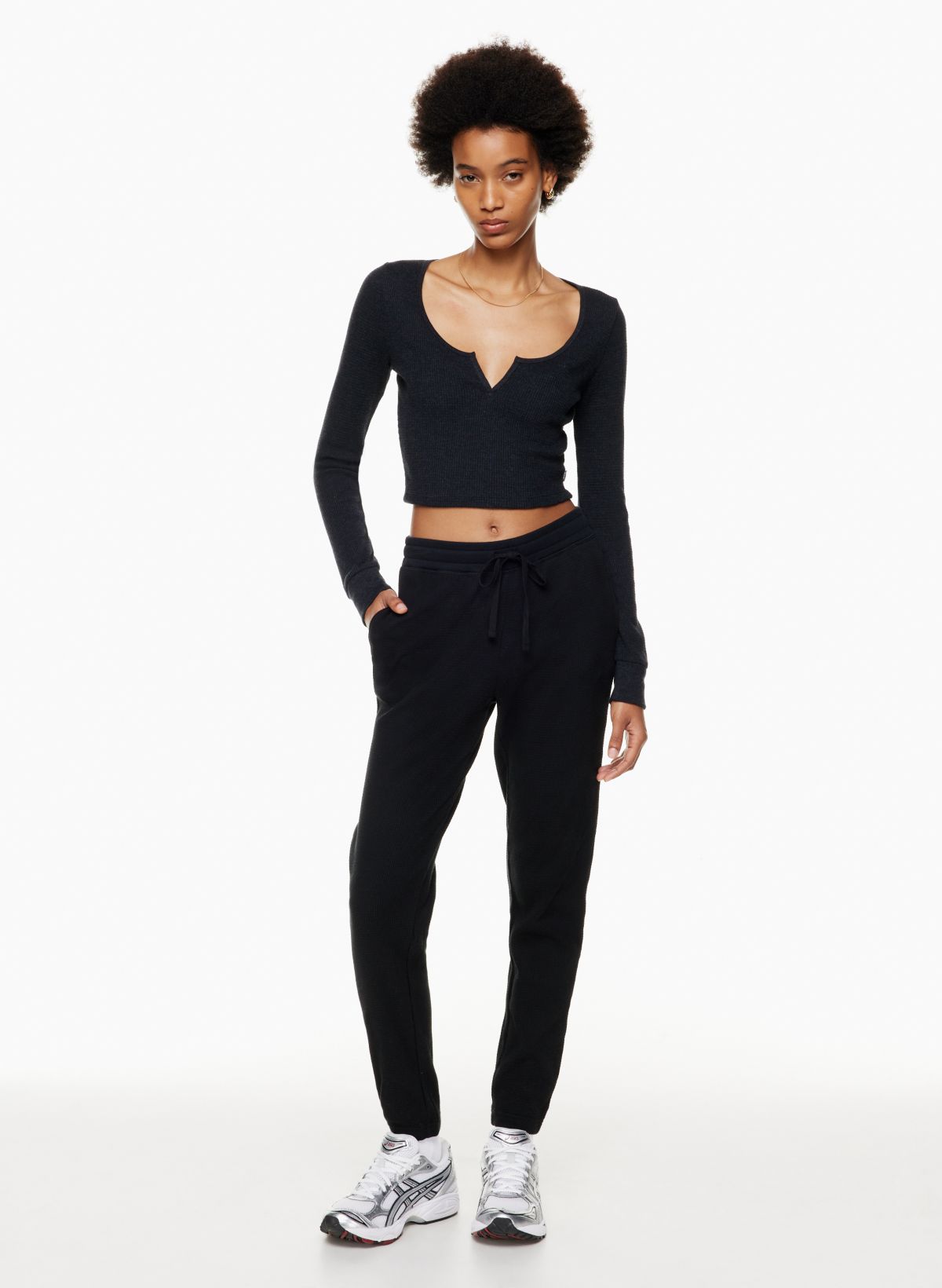 https://aritzia.scene7.com/is/image/Aritzia/f22_03_a06_78041_1274_on_a?wid=1200