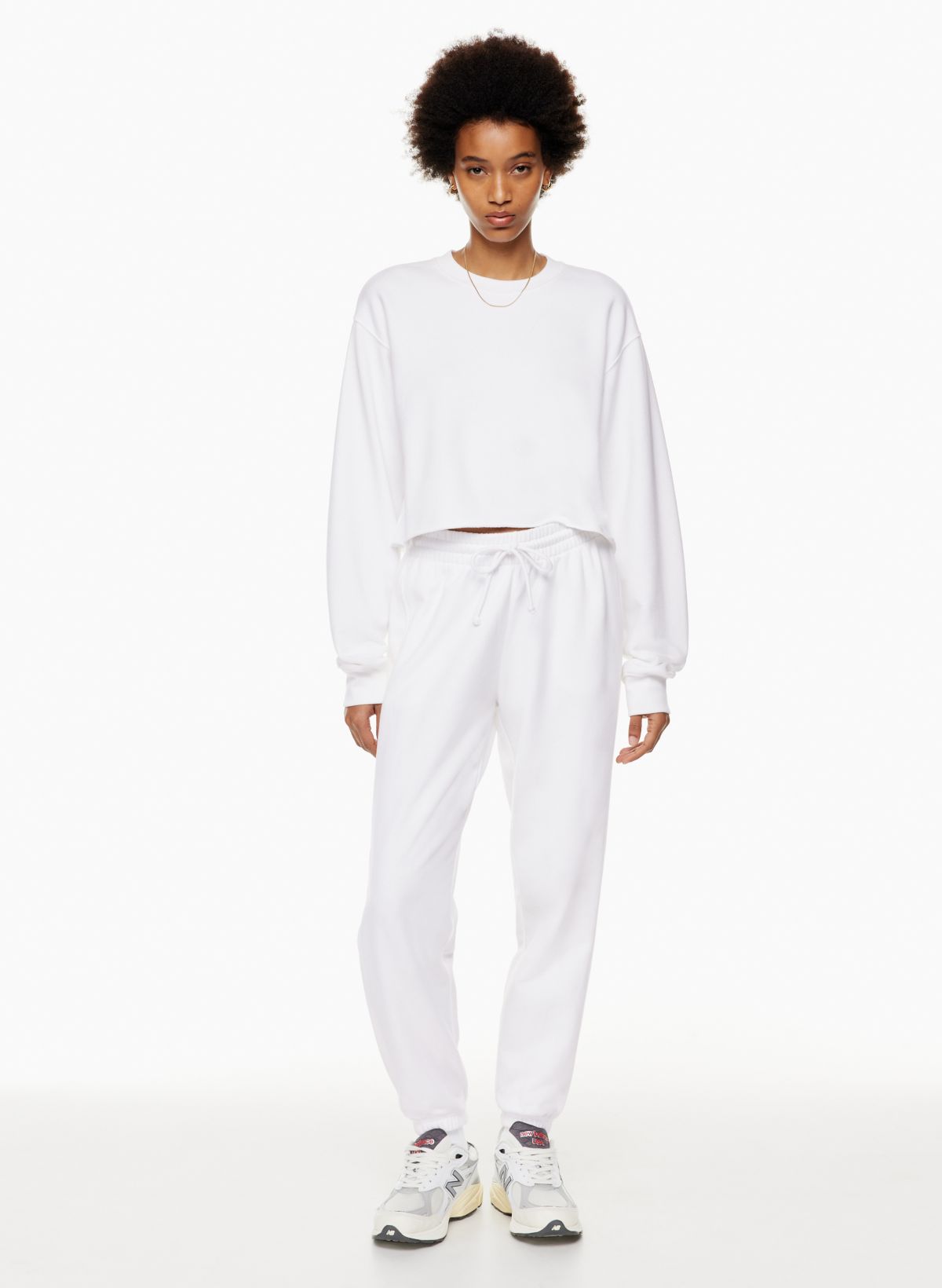 https://aritzia.scene7.com/is/image/Aritzia/f22_03_a06_96607_1275_on_a?wid=1200