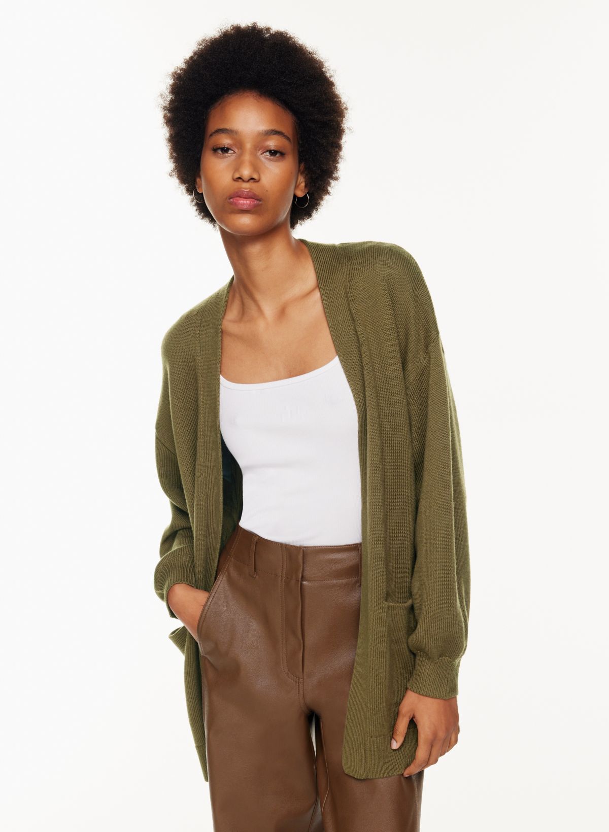 Wilfred plunge cardi & butter leggings :)) (5'4 115 34-24-35) : r/Aritzia