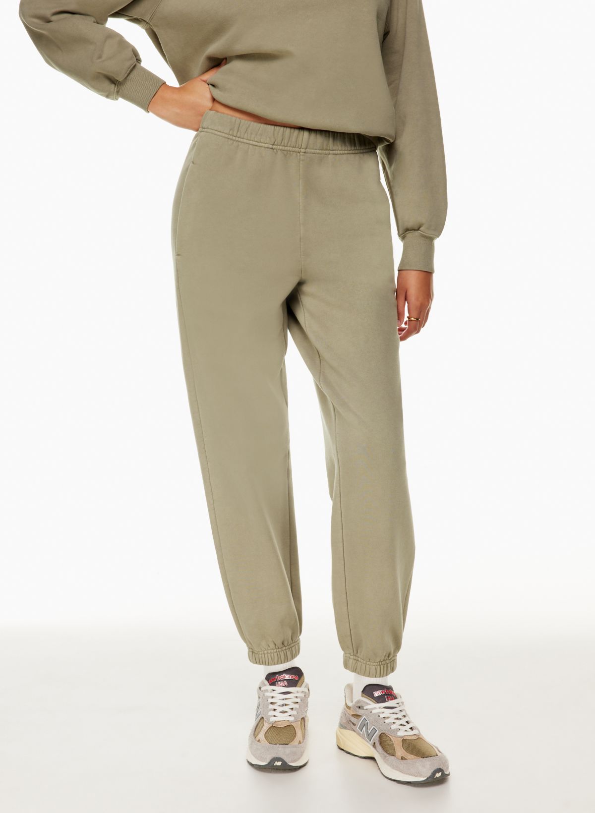 Dylan Luxe Twill Joggers - Sangria