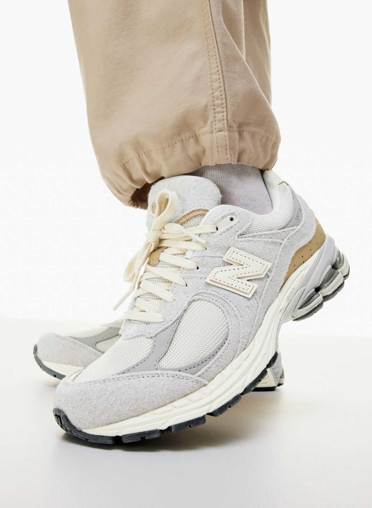 New Balance 2002R | Aritzia US