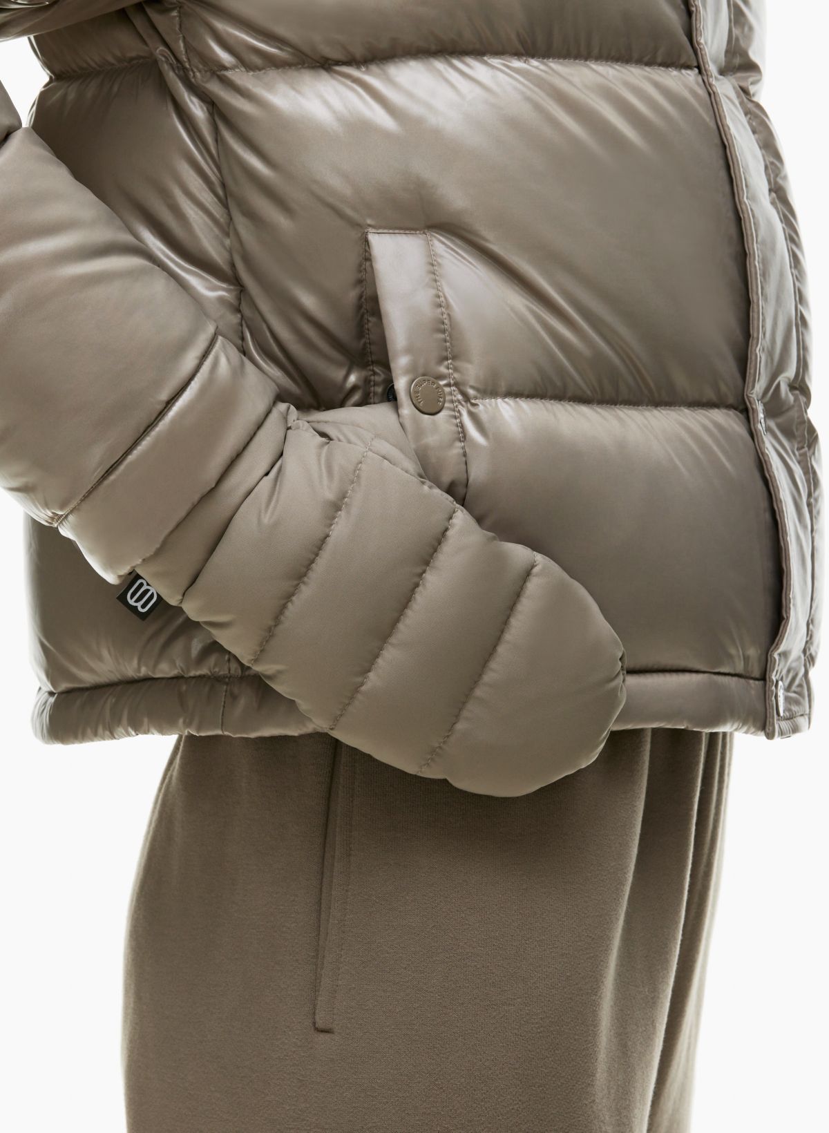 The Super Puff™ THE SUPER PUFF™ MITTEN | Aritzia CA