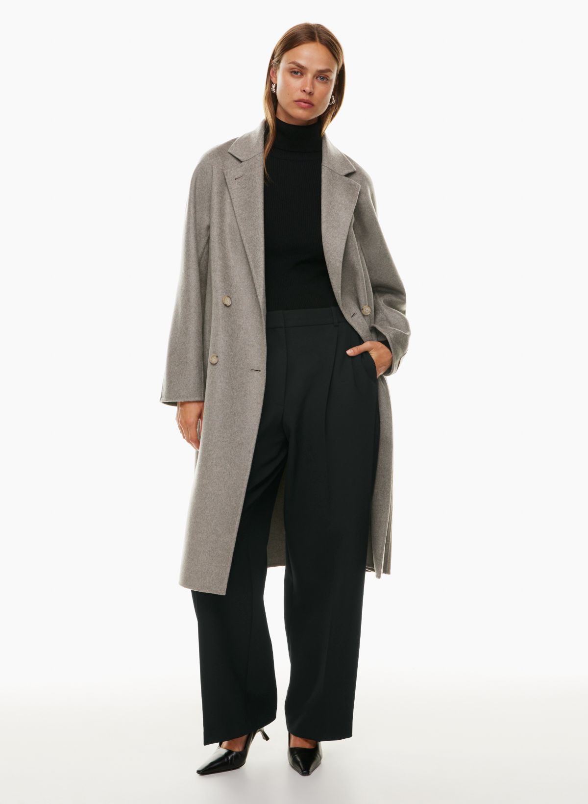 https://aritzia.scene7.com/is/image/Aritzia/f23_01_a05_110626_30654_on_b?wid=1200