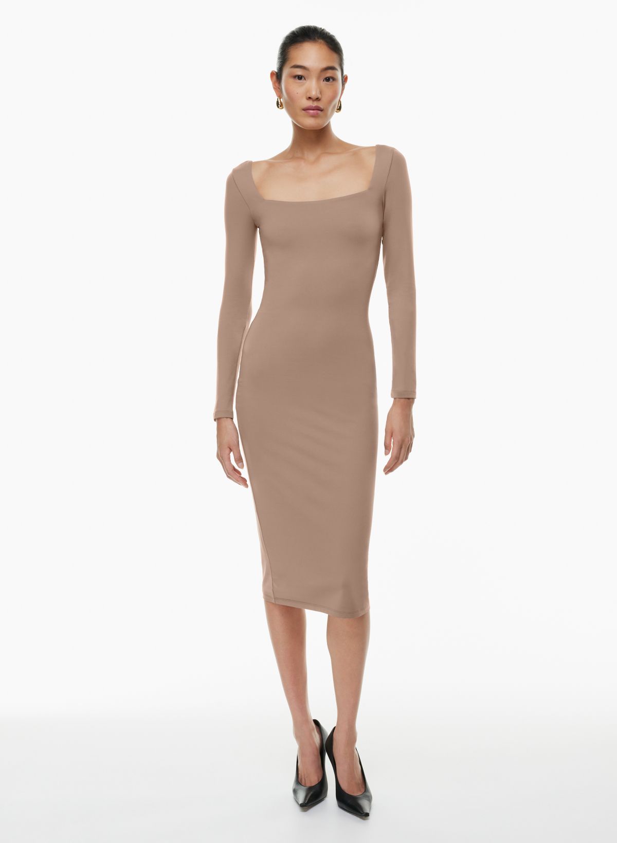 Sizing for the Babaton Contour Squareneck Midi Dress? (more info