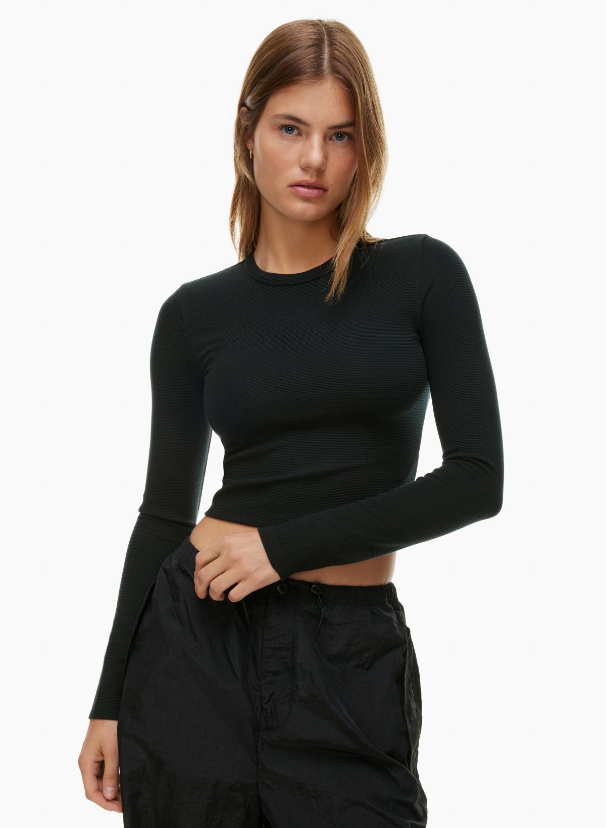 https://aritzia.scene7.com/is/image/Aritzia/f23_03_a01_102249_1274_on_a?wid=1200