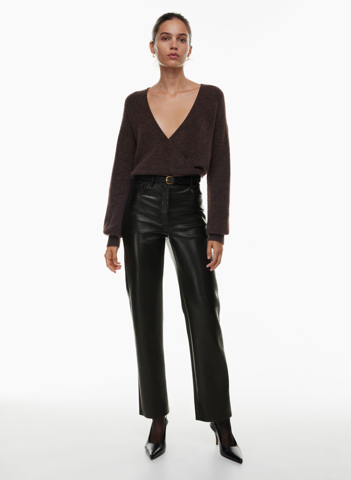 https://aritzia.scene7.com/is/image/Aritzia/f23_04_a06_81518_1274_on_a?wid=1200