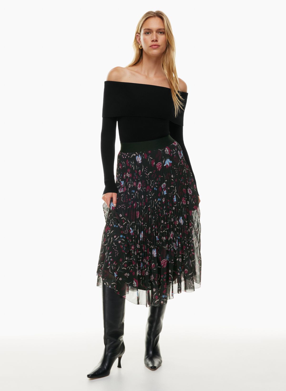 Black pleated skirt clearance aritzia