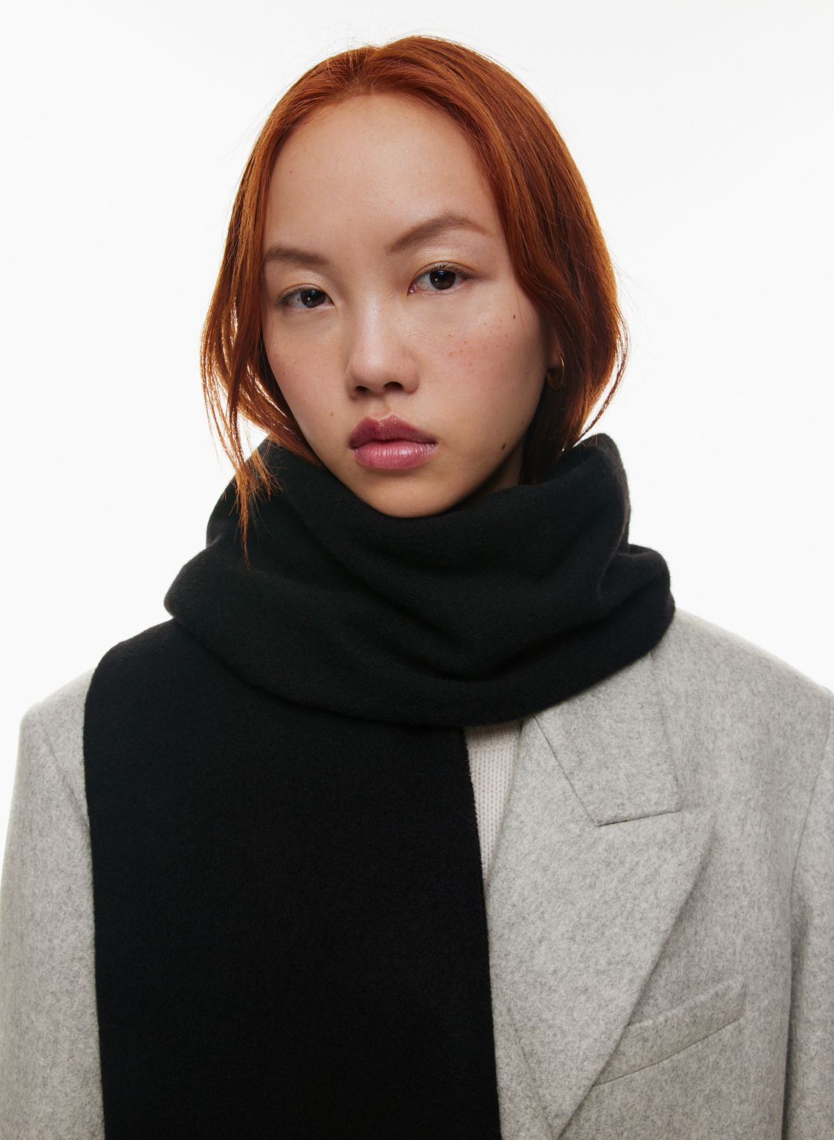 aritzia black scarf