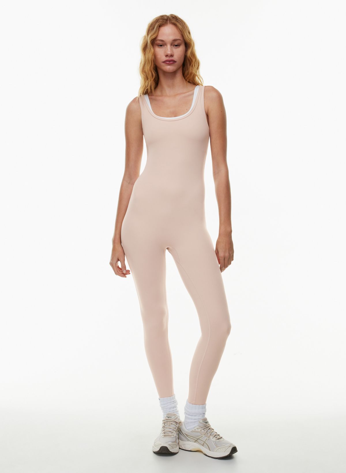 Why is the yoga jumpsuit the new obsession of stylish girls?