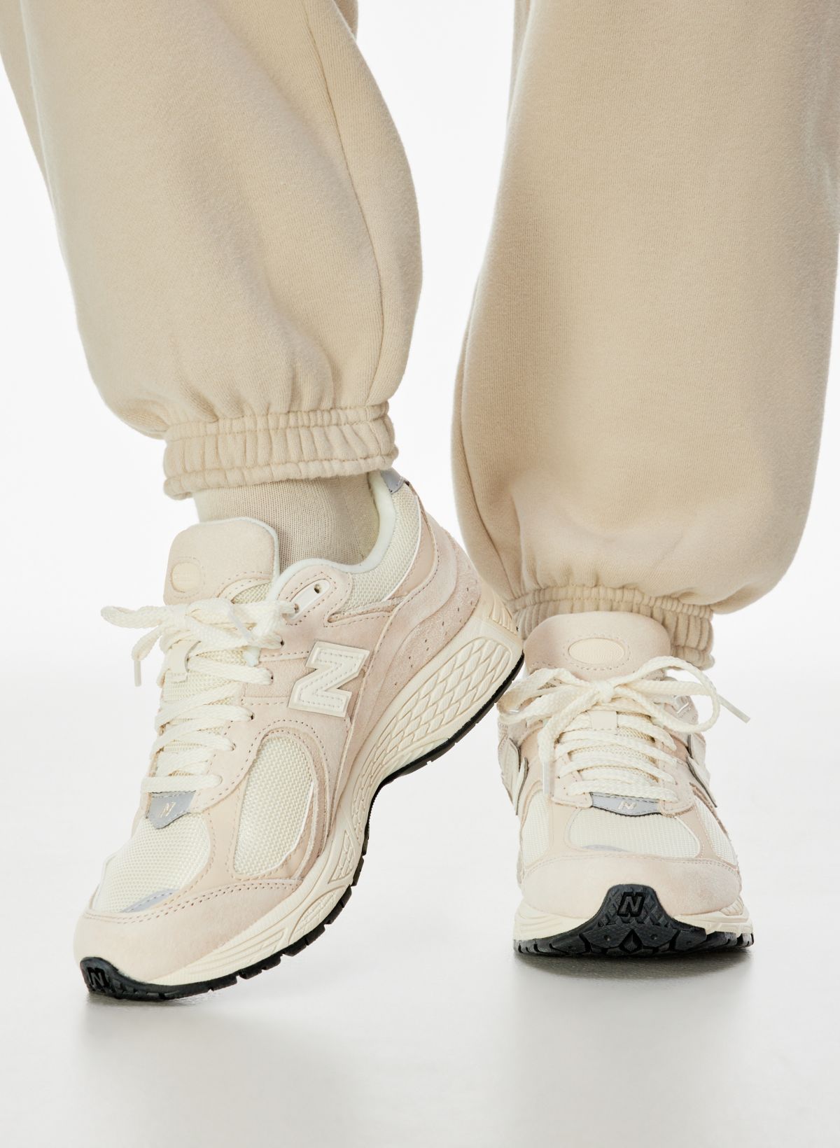 New Balance 2002 | Aritzia US