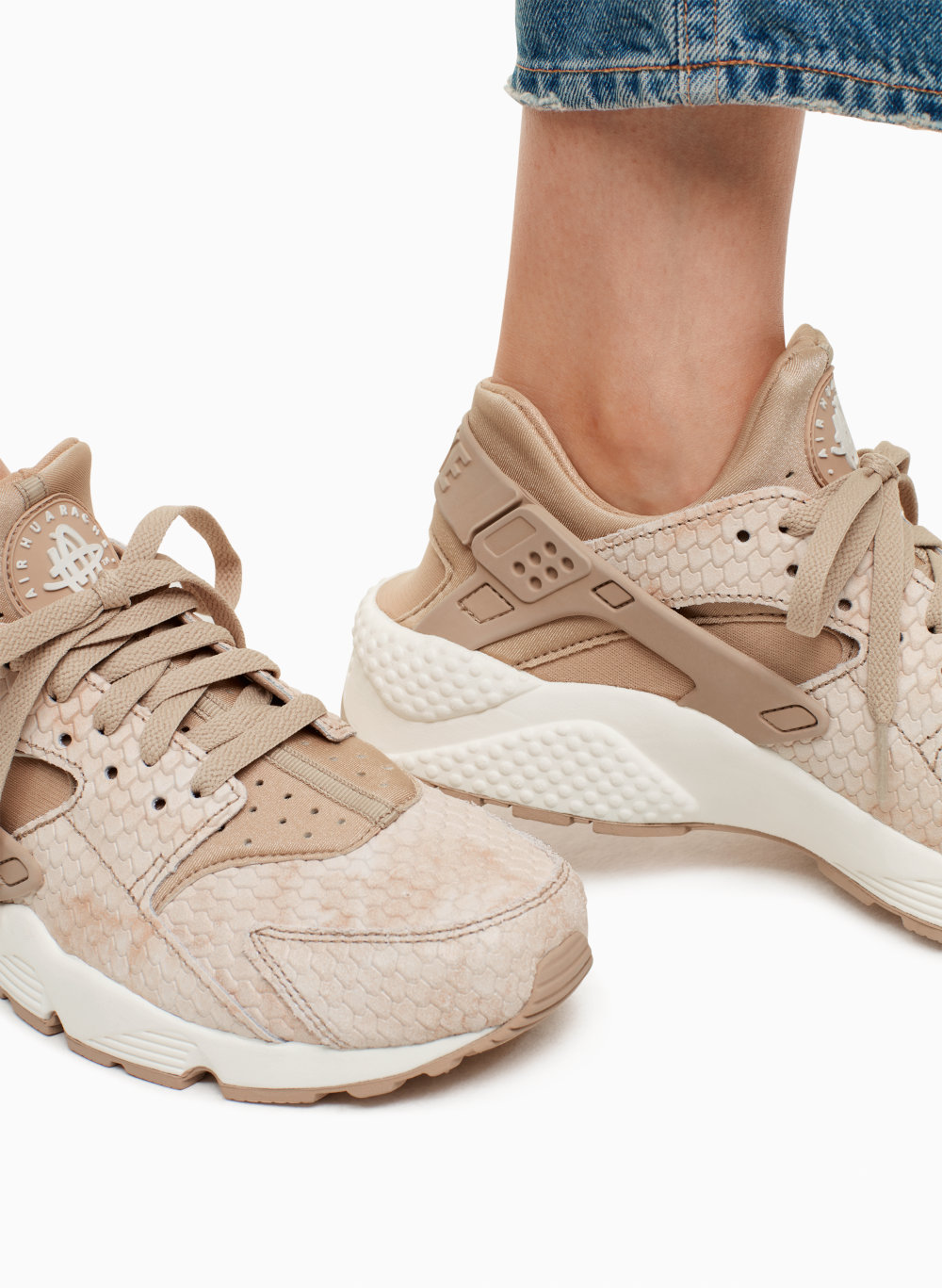 nike huarache beige