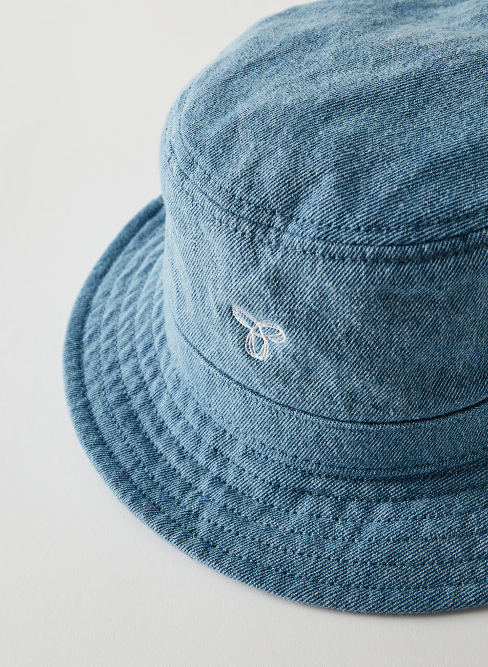 aritzia bucket hat