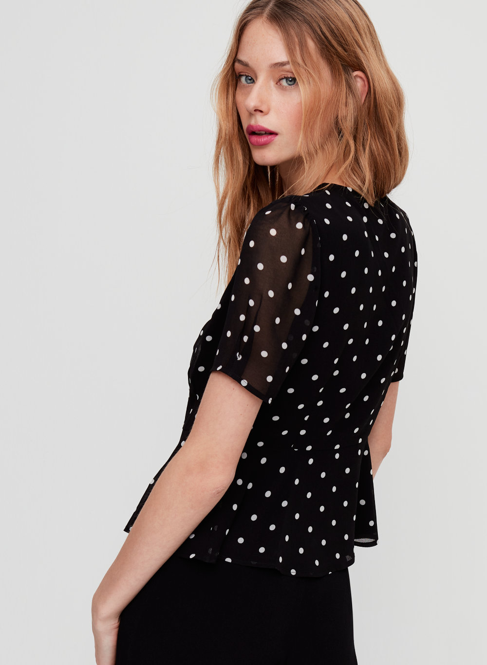 Wilfred BUTTON-FRONT BLOUSE | Aritzia INTL