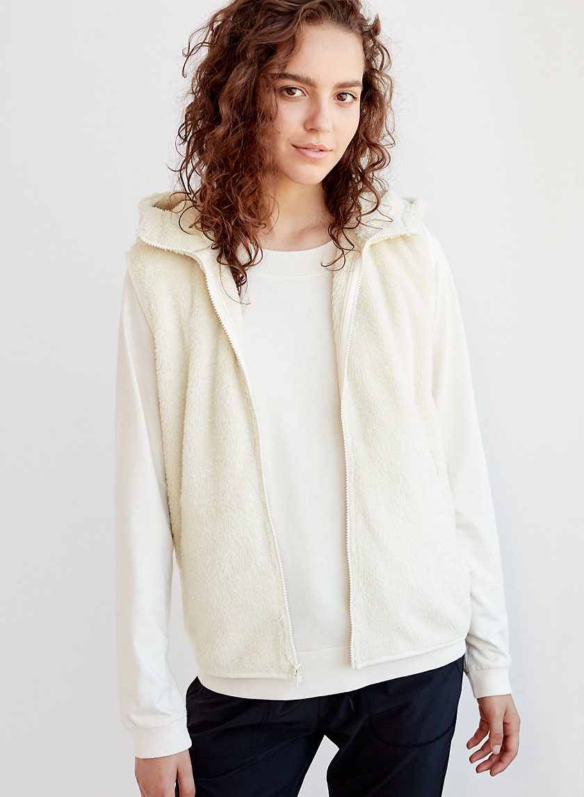 Tna THE TEDDY VEST | Aritzia Tna THE TEDDY VEST | Aritzia