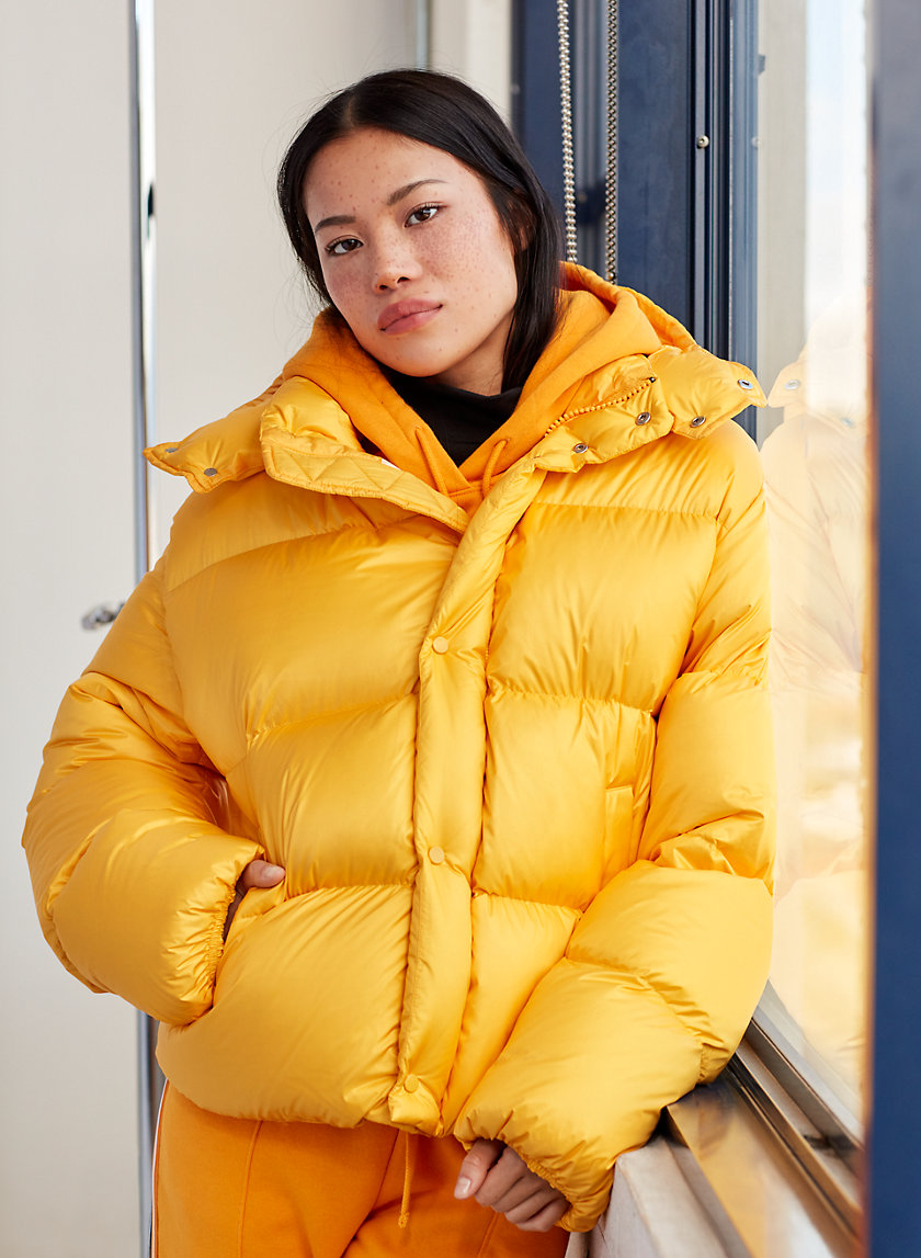 Tna THE MEGA PUFF SHORTY | Aritzia Tna THE MEGA PUFF SHORTY | Aritzia