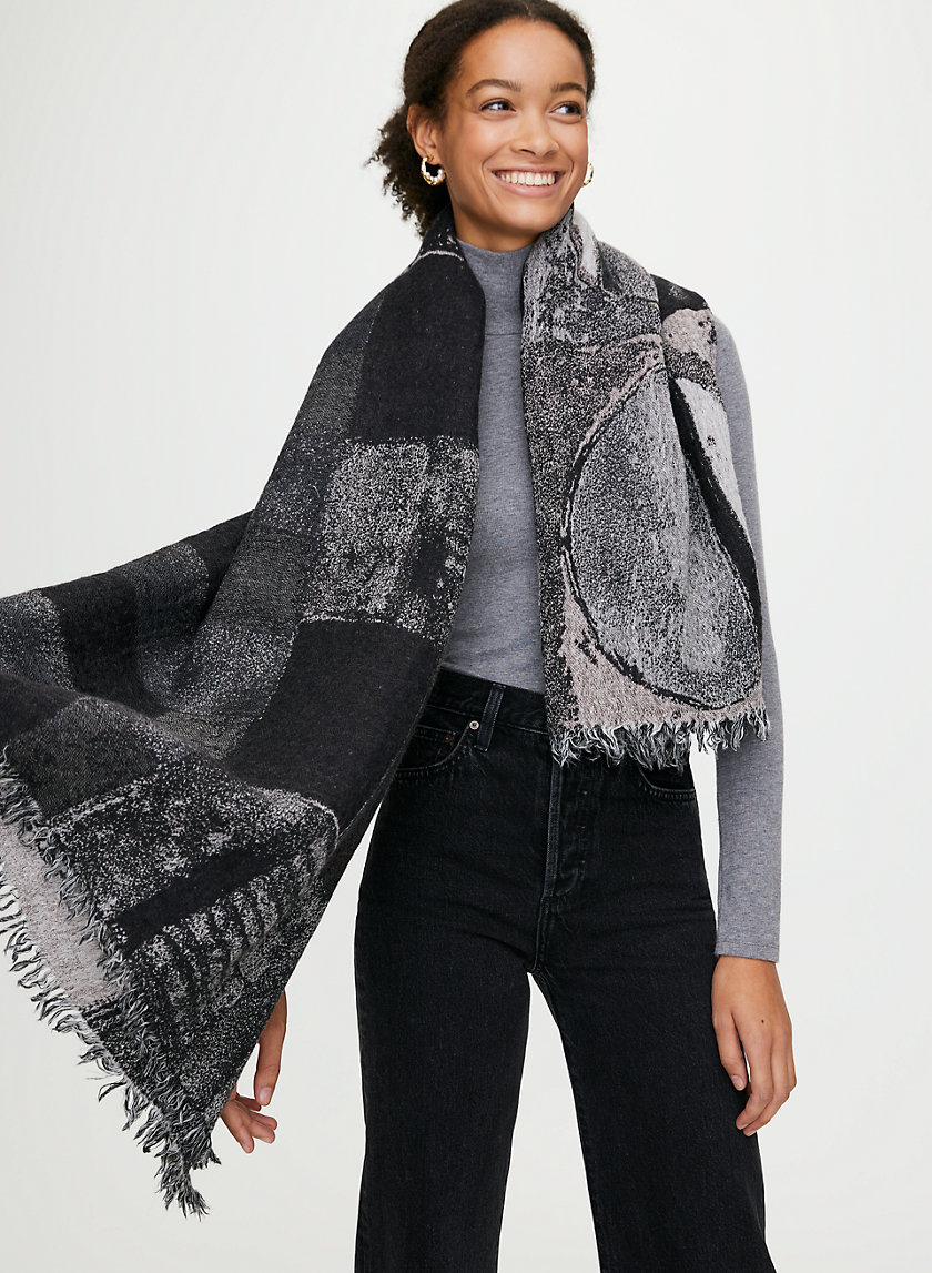 HAUS BLANKET SCARF - Patterned, wool blanket scarf HAUS BLANKET SCARF - Patterned, wool blanket scarf