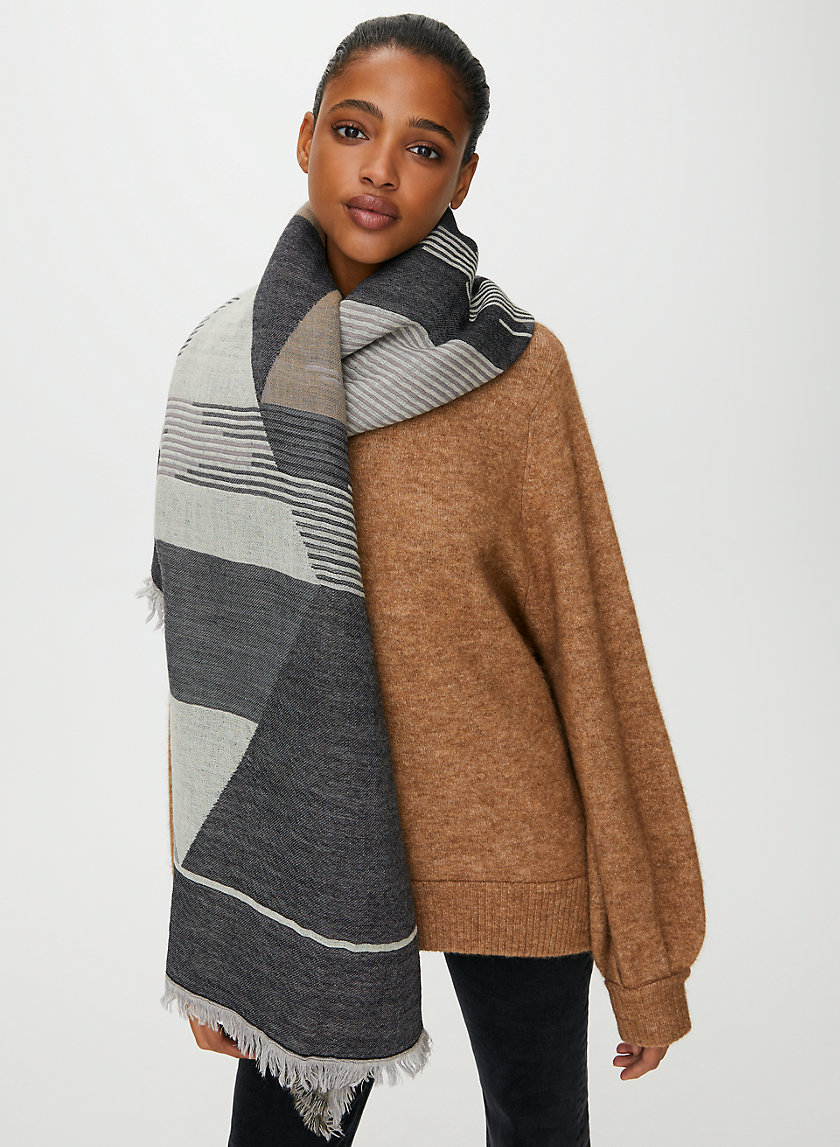 GEOMETRIC WOOL BLANKET SCARF - Patterned wool blanket scarf GEOMETRIC WOOL BLANKET SCARF - Patterned wool blanket scarf