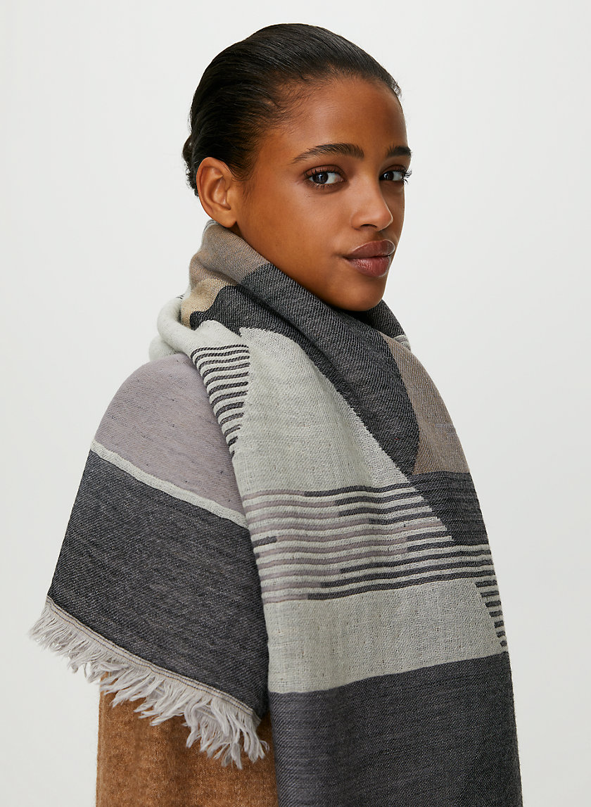 GEOMETRIC WOOL BLANKET SCARF - Patterned wool blanket scarf GEOMETRIC WOOL BLANKET SCARF - Patterned wool blanket scarf