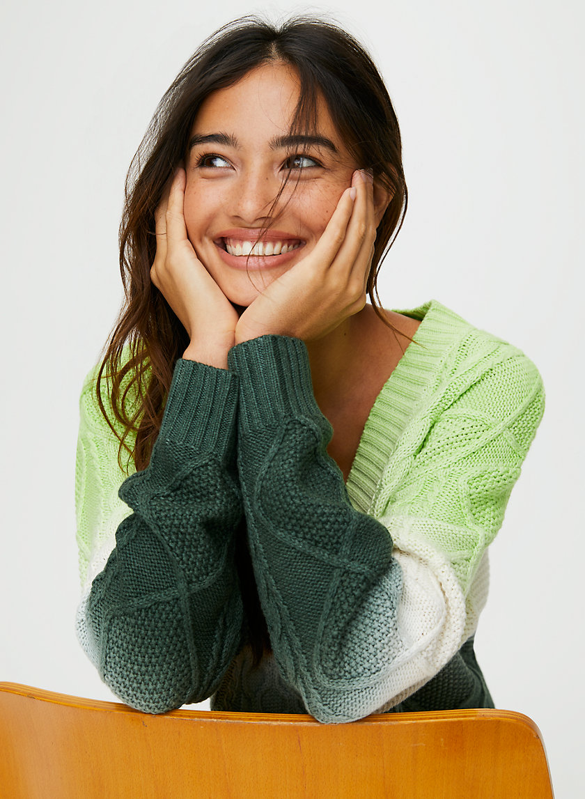 MYSTIC WOOL SWEATER - V-neck, cropped cable-knit sweater MYSTIC WOOL SWEATER - V-neck, cropped cable-knit sweater