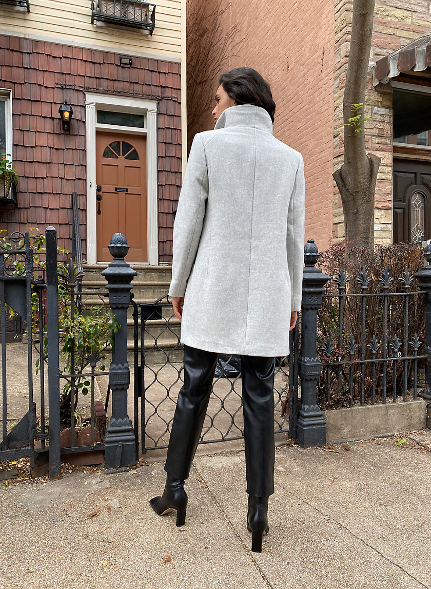 The new Cocoon Coat - has anyone purchased it in the heather dovetail taupe  colour? : r/Aritzia