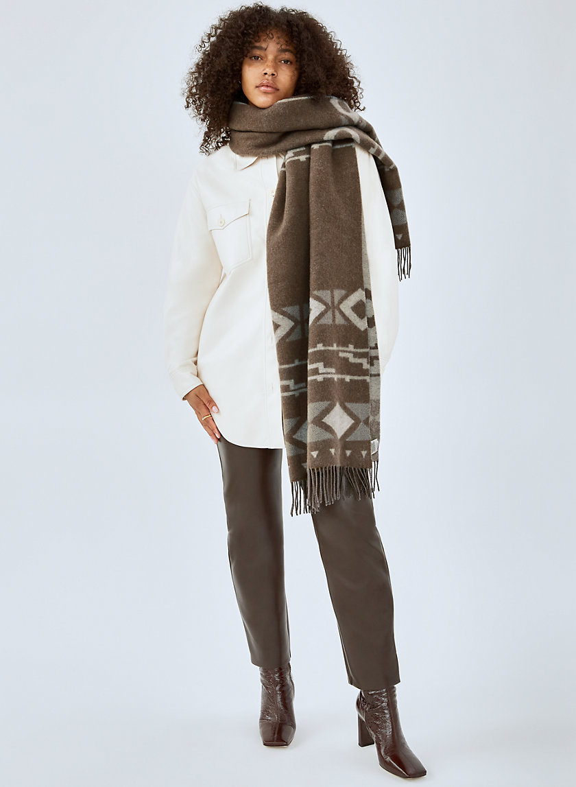 Classic wool scarf washed brown – TOTEME