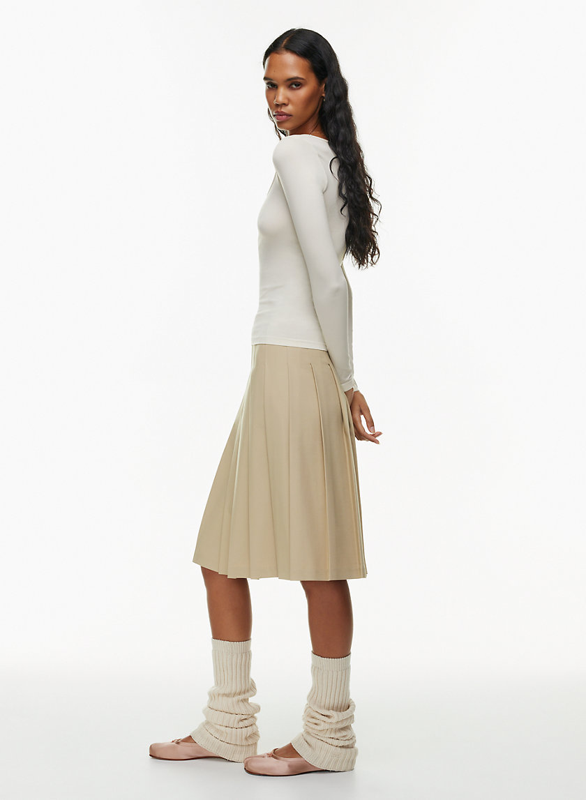 https://aritzia.scene7.com/is/image/Aritzia/large/f23_02_a01_112797_1564_on_c.jpg