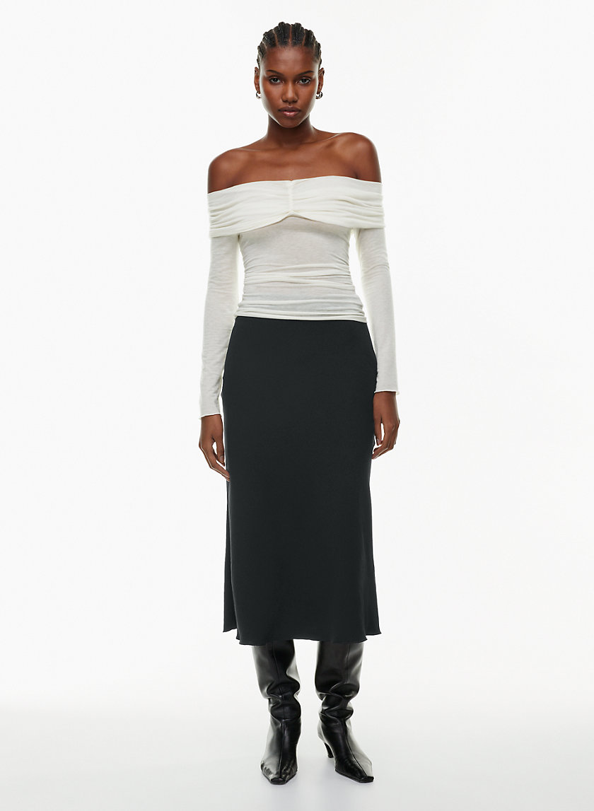 Wilfred DEVOTION SKIRT Aritzia CA easy-outfits-with-a-black-maxi-skirt-doused-in-pink-50-off