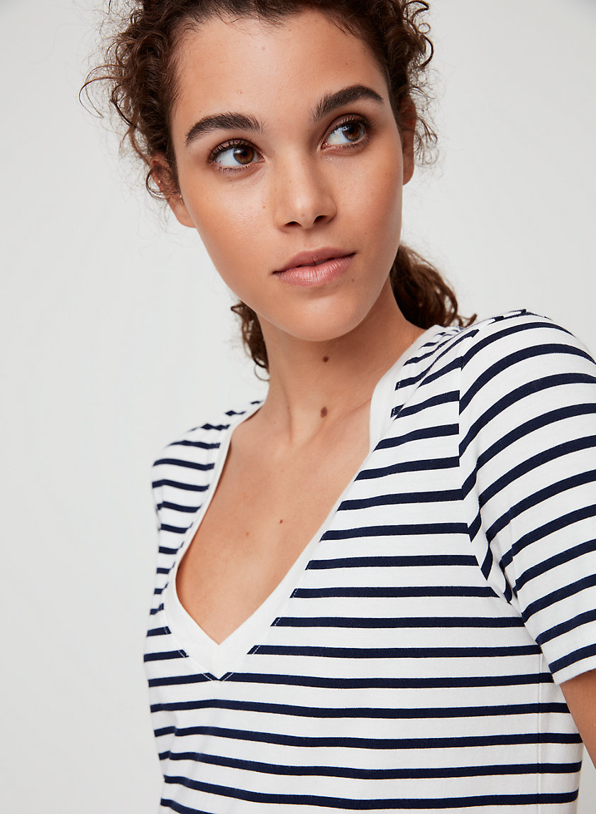 FOUNDATION V-NECK - Striped V-neck t-shirt FOUNDATION V-NECK - Striped V-neck t-shirt