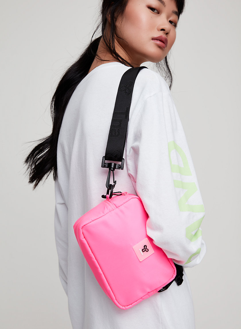 Tna JESSIE CAMERA BAG | Aritzia Tna JESSIE CAMERA BAG | Aritzia