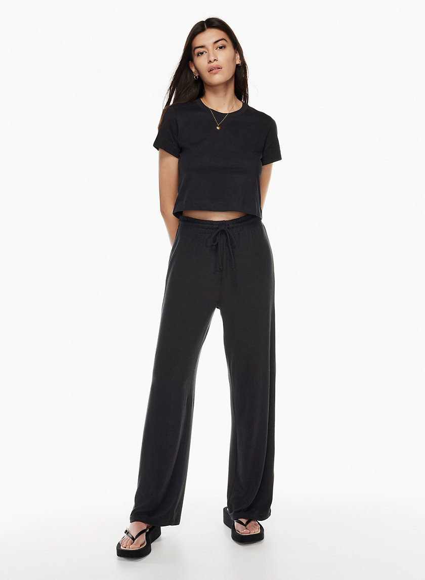 Model Wearing Product: Aritzia Wilfred Free Free Lounge Sweatpant (Black)