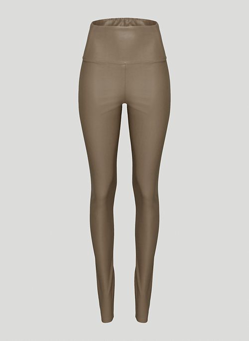 How do y'all style the Daria pant? Just got them during the sale and they  are a bit out of my comfort zone but I really like them! : r/Aritzia