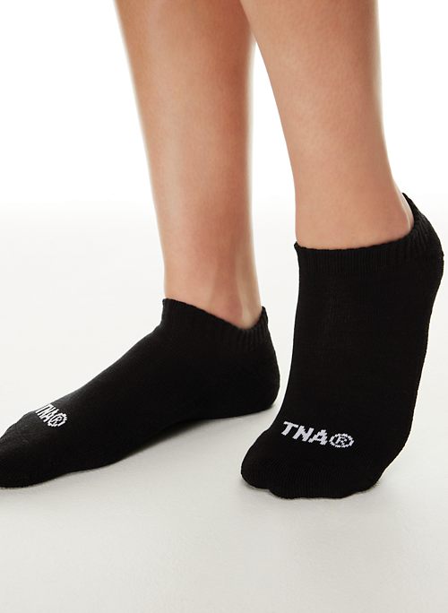 Pretzel Crew Grip Socks - simplyWORKOUT Black / One Size (6-10)