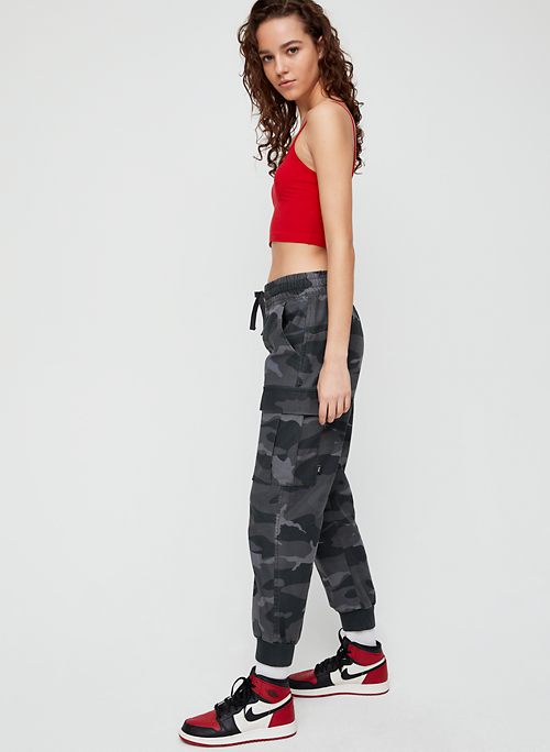 aritzia camo joggers