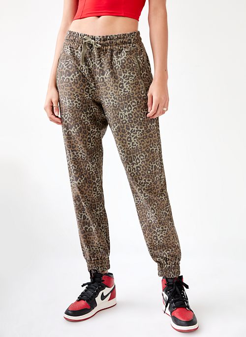 aritzia camo joggers