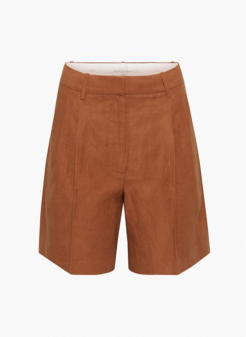 THE EFFORTLESS SHORT™ LINEN LONG - Pleated linen shorts