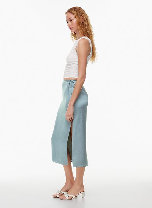 Mid-rise flared satin skirt in blue - The Sei