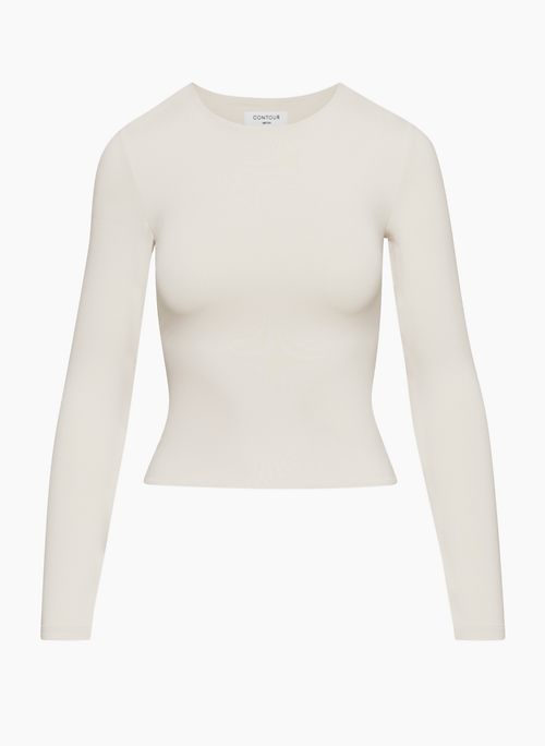 Has anyone (with smaller / flatter chest) tried the Contour scoopneck or  squareneck Longsleeves? I usually go for the crew neck style since I have a  flatter chest but wanting to try
