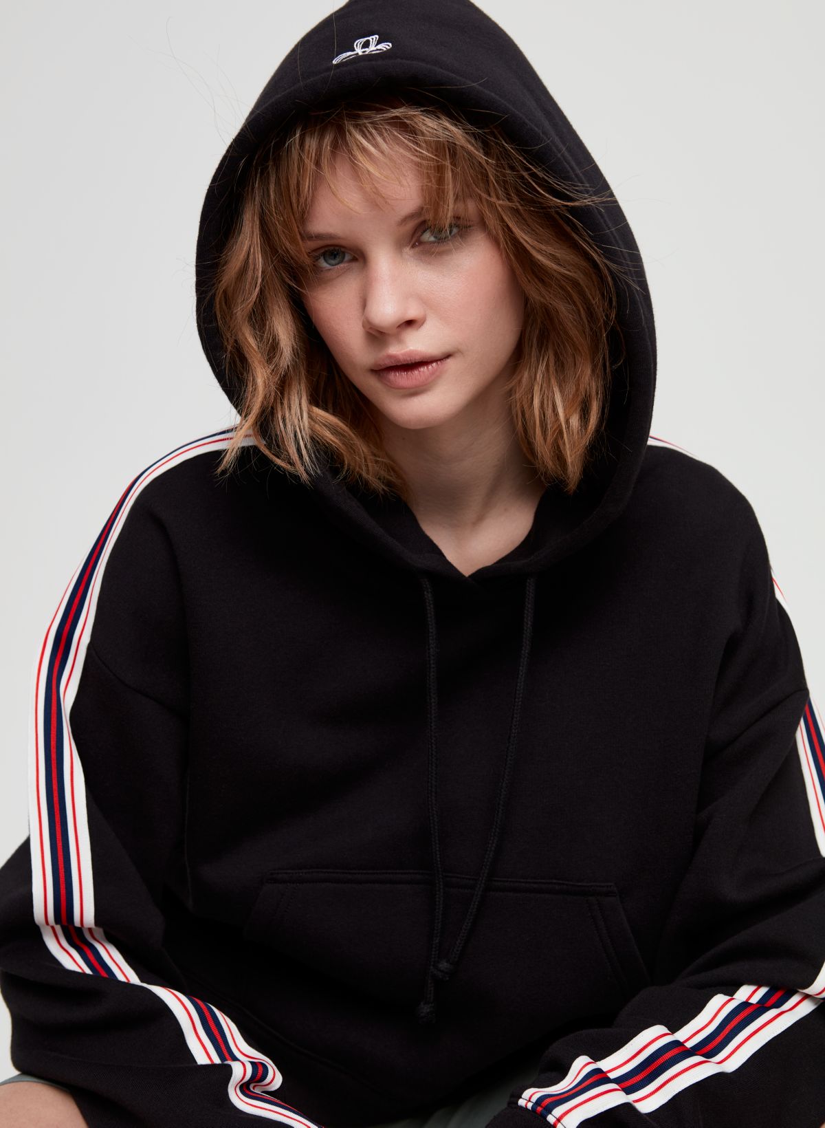 https://aritzia.scene7.com/is/image/Aritzia/s19_03_a03_64613_15815_on_b?wid=1200