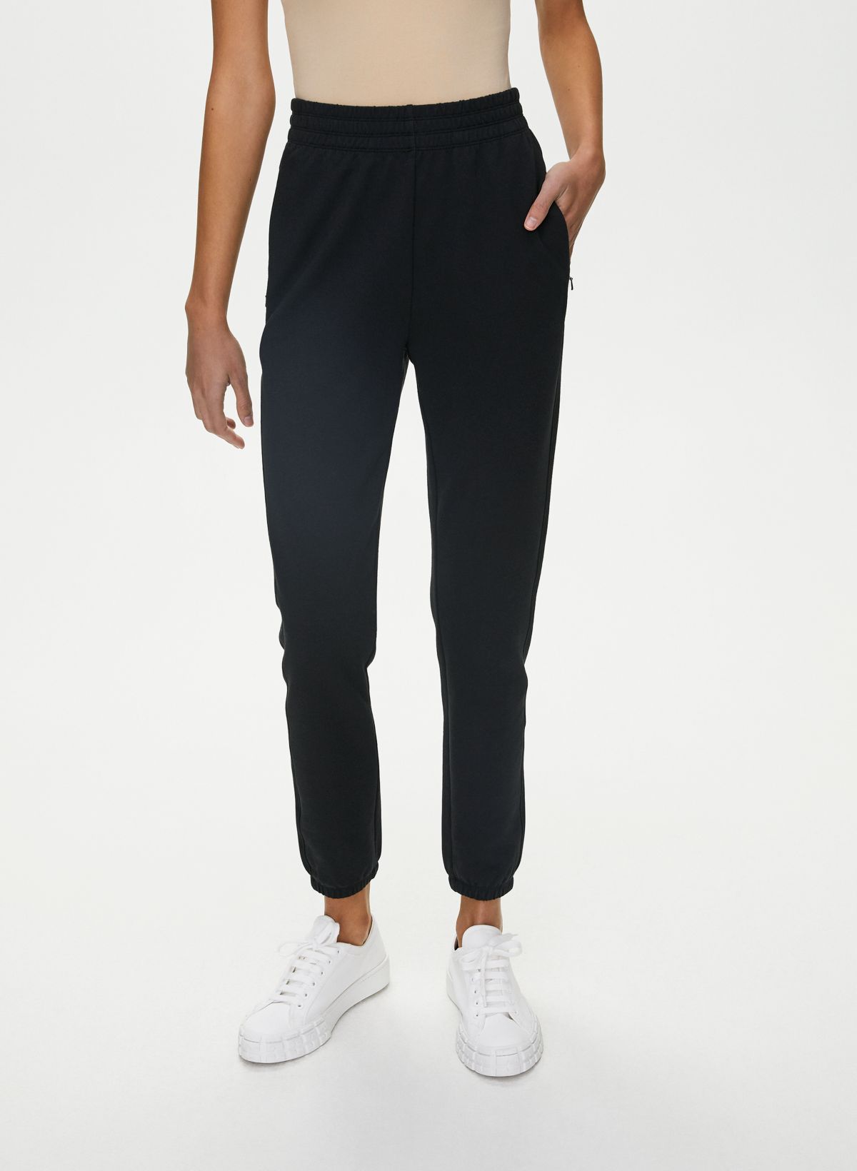 Joggers aritzia hotsell